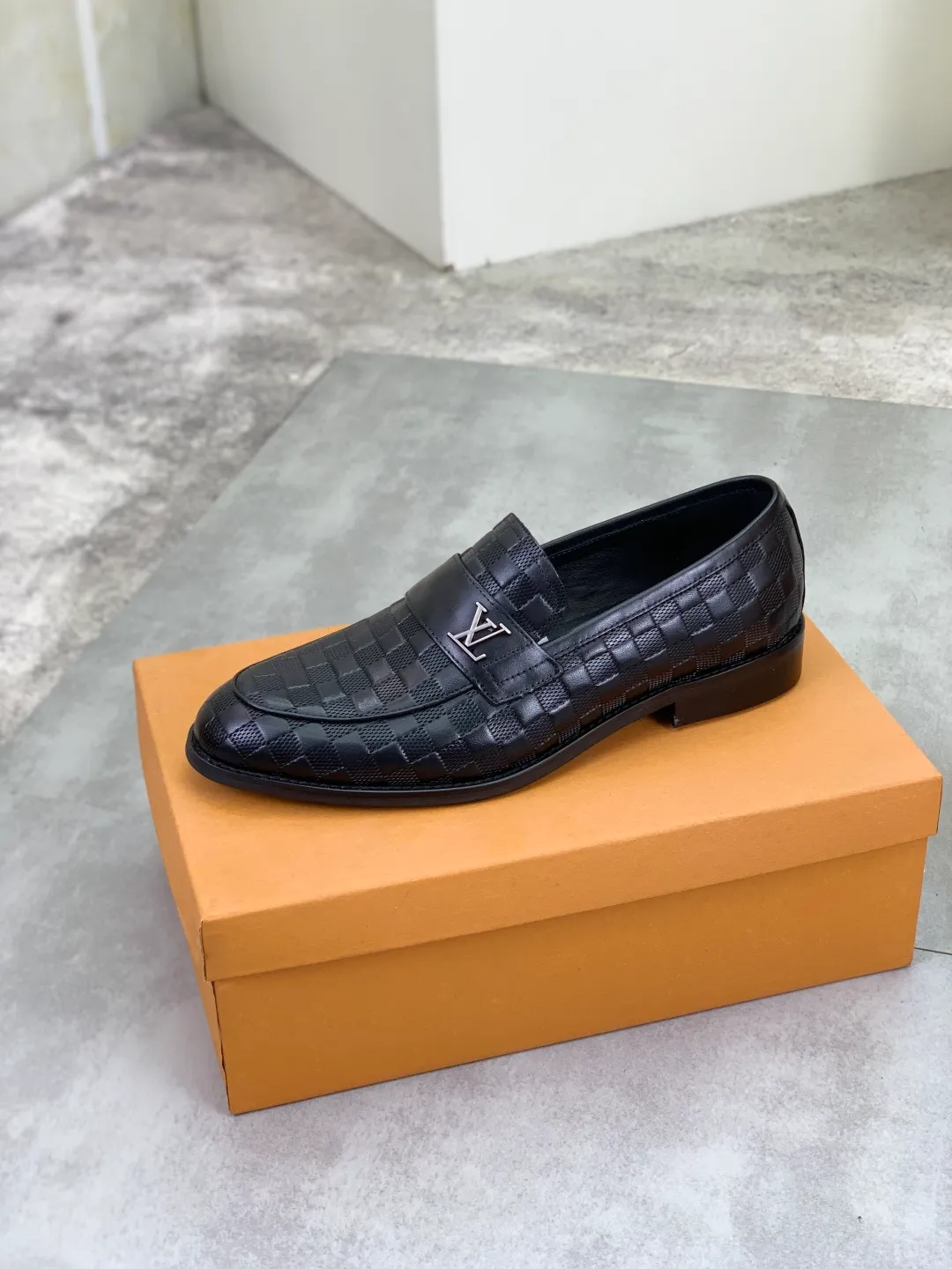 Men's Men's Shoes 💰P420 [New Style] 💰Yangli💎💎💎[Louis Vuitton] LV high-end men's formal business leather shoes, original order 1:1! Original imported calfskin, original metal buckle, imported sheepskin lining for feet, original outsole, men's shoe size: 39-45 (38.46 customized) black optional